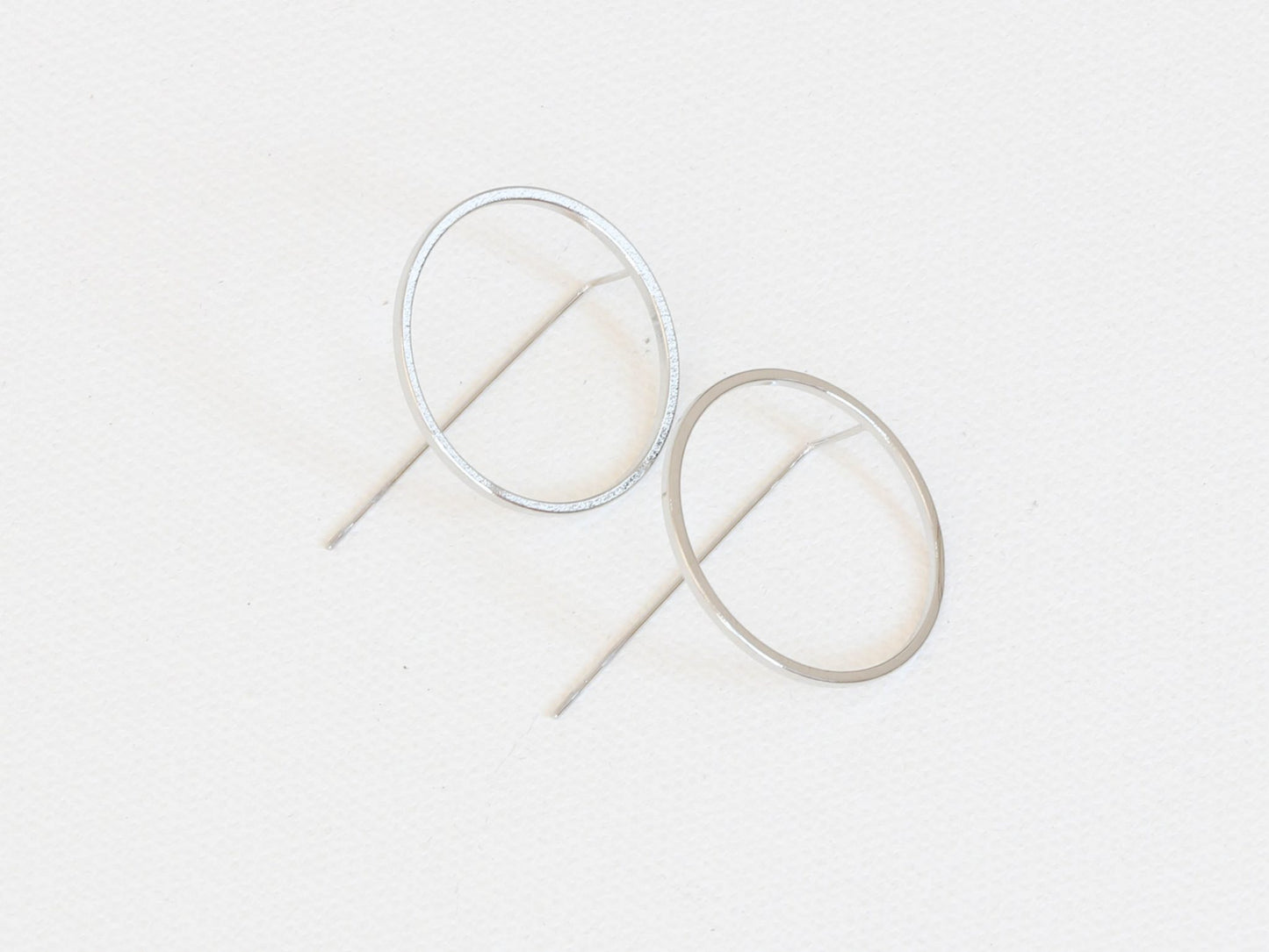 Harper Circle Pull-through Earring - Silver