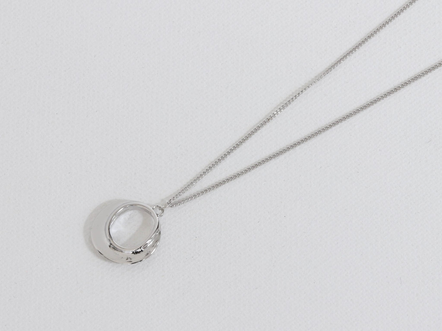 Primrose Fluid Metal Tiny Necklace - Silver