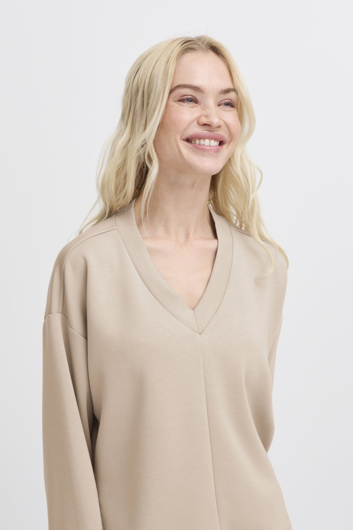 Pusti V-Neck Cropped Blouse - String