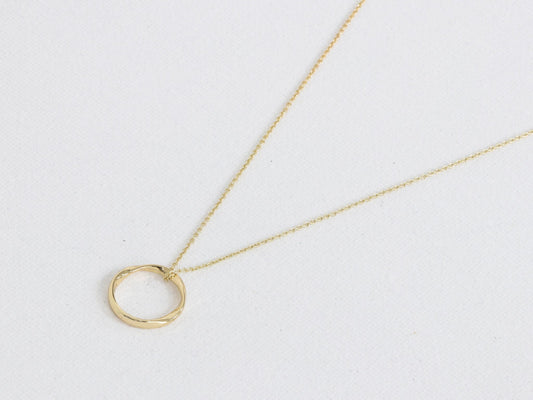 Carmen Delicate Circle Necklace - Gold