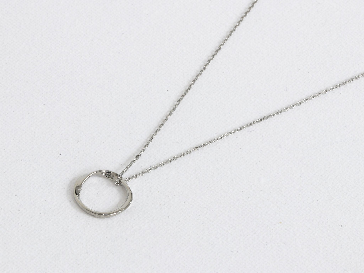 Carmen Delicate Circle Necklace - Silver