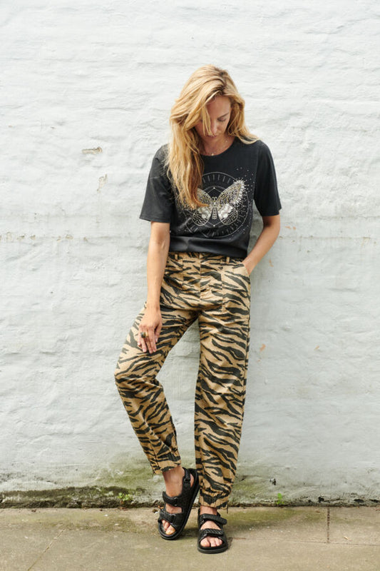 Elona T-Shirt- Black Beauty