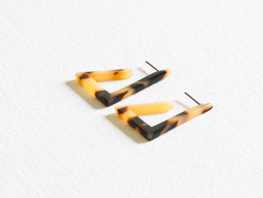 Olivia Resin Open Triangle Earrings - Tortoise